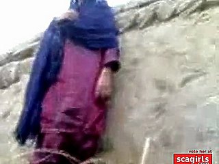 pakistanisch Dorf Mädchen ficken Versteck gegen Wandsegment