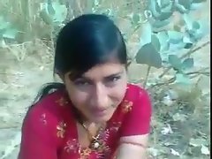 Bella ragazza timida indiana mostrando tette carino e miele figa