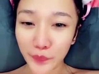Asian echantische Jungfrau Porno Buckle buchstabiert