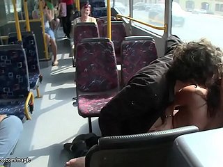 Bound Euro Slut follada en autobús público