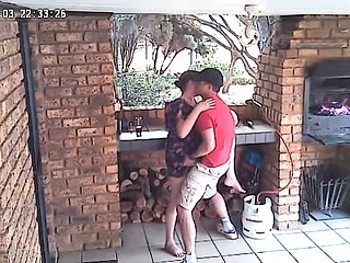 SPYCAM: CC TV Selfing Catering زوجين سخيف على الشرفة الأمامية من المحمية الطبيعية