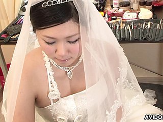 สีน้ำตาล emi koizumi ระยำในชุดแต่งงาน stuffed