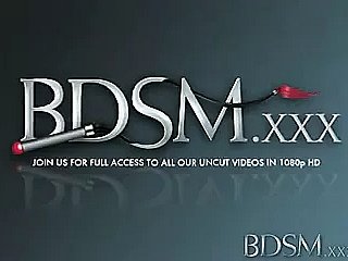 BDSM XXX मासूम लड़की खुद को रक्षाहीन पाती है