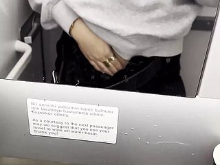Heet ik masturbeer in de toiletten overconfidence het vliegtuig - Jasmine Sweetarabic