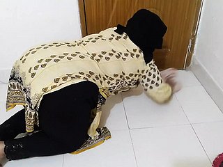 Tamil Gal Fucking właściciel podczas sprzątania domu hindi seks