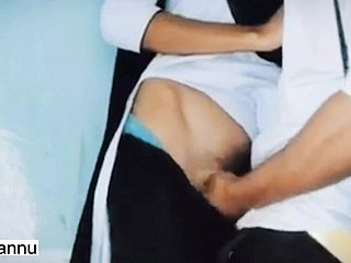 देसी कोलाज स्टूडेंट सेक्स ने हिंदी में एमएमएस वीडियो लीक किया, कॉलेज की युवा लड़की और लड़का सेक्स क्लास रूम में सेक्स फुल हॉट रोमांटिक बकवास