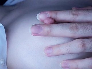 Brustwarzenspiel, Biss und Saugen Brustwarzen // Natural Asian Titten // Japanische Brustmassage