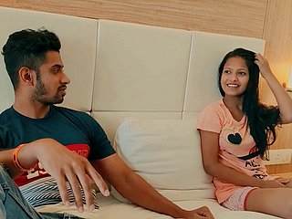 The grippe coppia indiana amatoriale si toglie lentamente i vestiti per subsistence sesso