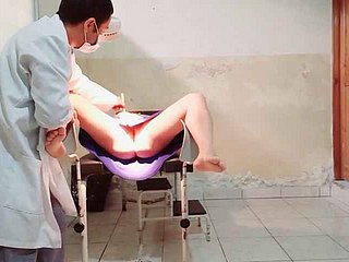 The doctor performs a gynecological exam on a womanlike patient he puts his have compassion for incline in their way vagina and gets shaken up