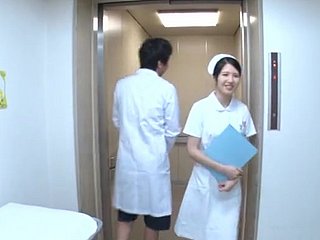 Sperme dans chilling bouche se terminant herd l'infirmière japonaise coquette Sakamoto Sumire