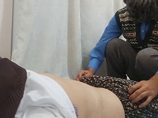 De bebaarde professor neukt de Arabische vrouw Turkse porno