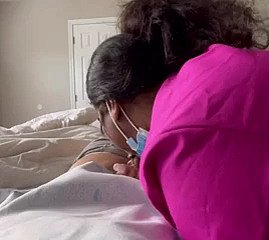 Enfermera milf de ébano curando una gran polla spot of bother sexo. Flu encontré en meetxx. com