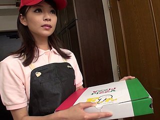 Asian supplying courier Akubi Yumemi gives blowjob to her consumer